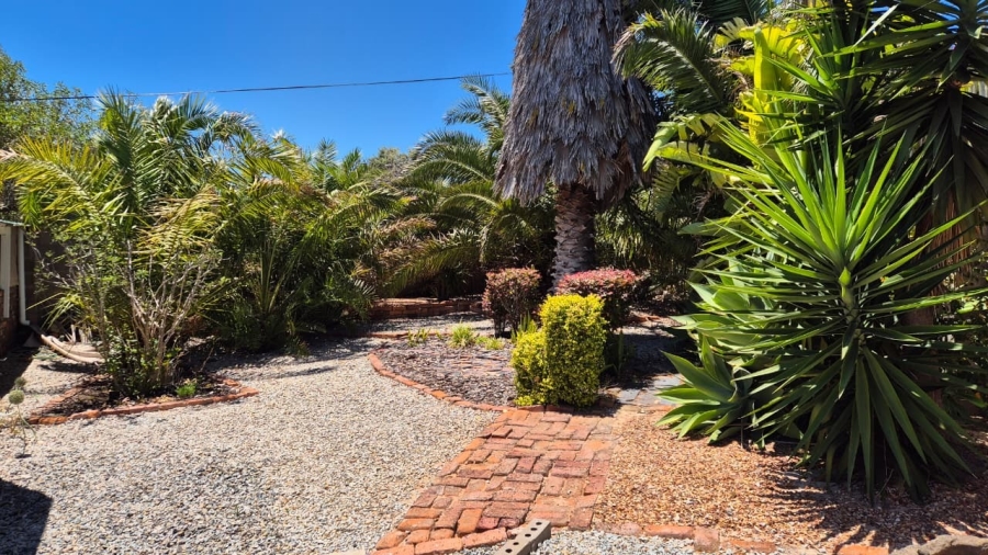 5 Bedroom Property for Sale in Middedorp Western Cape